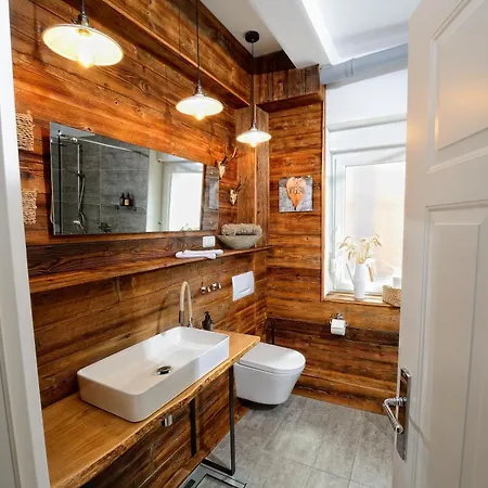 Schickes Chalet-apartment Mit Extra Schlafzimmer Апартаменты *