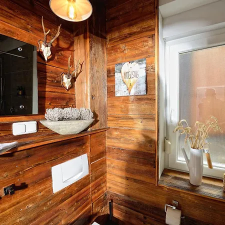 Schickes Chalet-Apartment Mit Extra Schlafzimmer 아파트