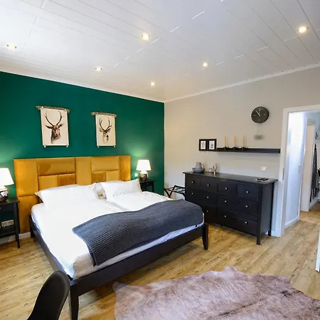 아파트 Schickes Chalet-Apartment Mit Extra Schlafzimmer Bruchköbel