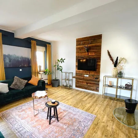 Апартаменты Schickes Chalet-apartment Mit Extra Schlafzimmer *