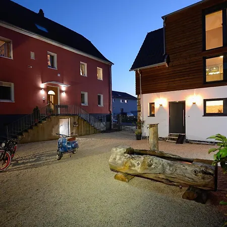 Schickes Chalet-apartment Mit Extra Schlafzimmer Брухкёбель